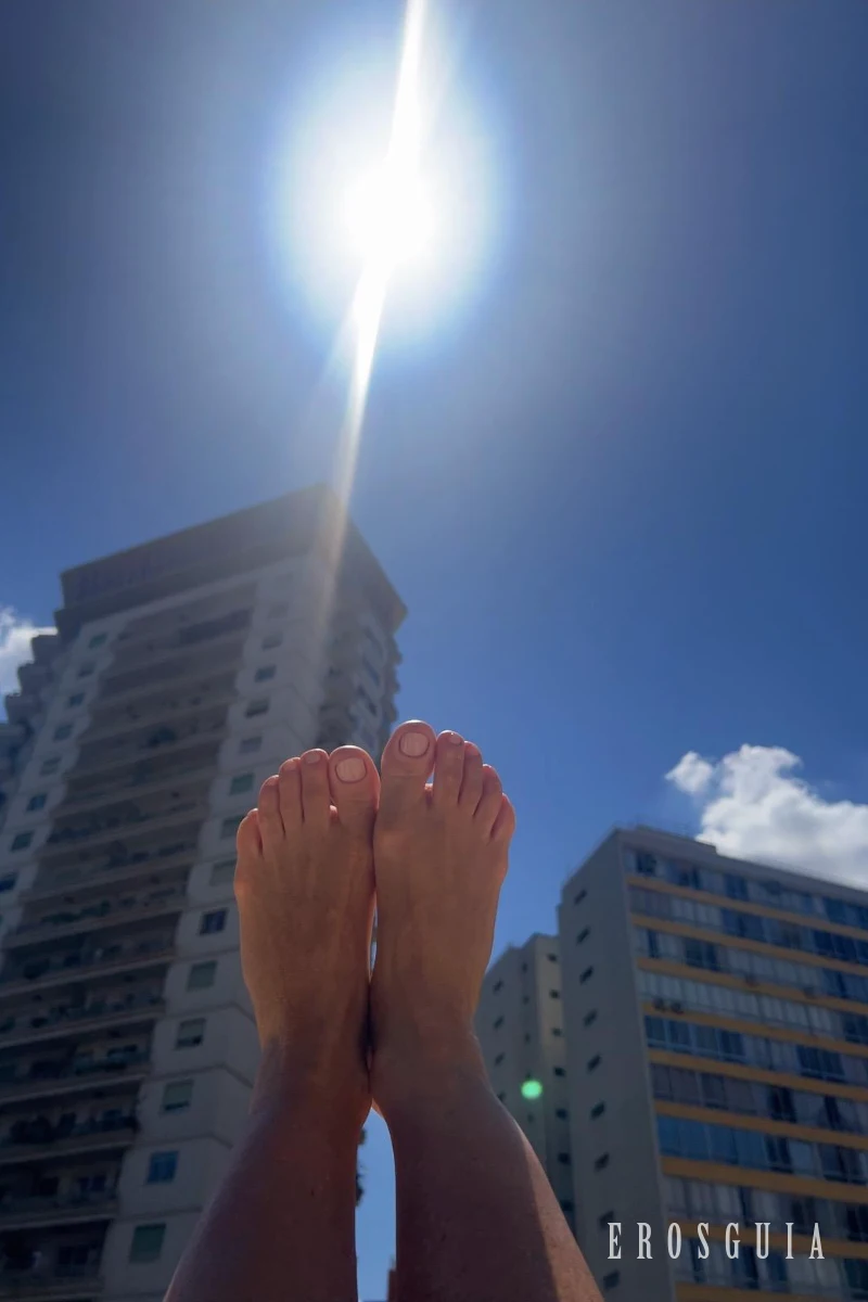 stories-slider-content