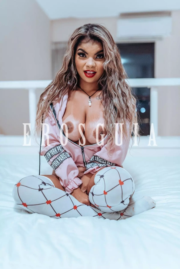 Beijos na boca, Fetichismo, Atenção à casais, Oral com camisinha, Oral sem camisinha, Squirting, Sado submissa, Chuva dourada, Cubana, Sexo anal, Garganta profunda, Lésbica, Beijo branco, Ejaculação corpo, Namoradinha, Oral até o final, Duplas, Sado dominadora, Fantasias e figurinos, Massagem erótica, Strap on, Trios, Ejaculação facial, PSE, Sado suave, Sado duro, Lingerie, Festas i eventos, Atenção à deficientes físicos, Atenção à mulheres, Despedida de solteiro, Orgia, Fisting vaginal, Sexcam: garotas de programa em São Paulo
