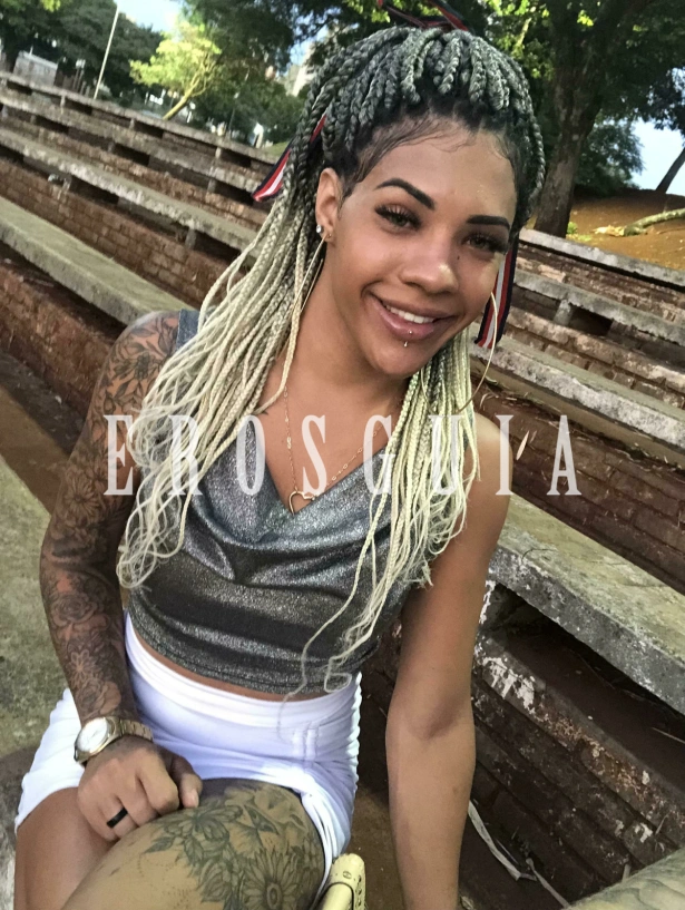 Daffiny, travesti em Londrina