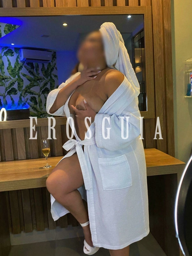 Beijos na boca, Fetichismo, Oral com camisinha, Oral sem camisinha, Sexo anal, Garganta profunda, Namoradinha, Oral até o final, Duplas, Sado dominadora, Massagem erótica, Fisting Anal: garotas de programa em Cotia