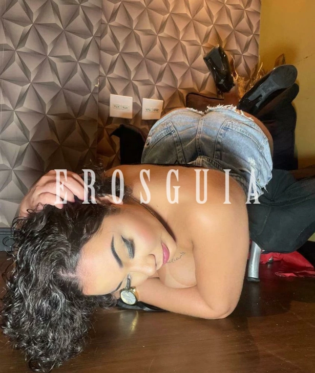 Beijos na boca, Atenção à casais, Oral com camisinha, Chuva dourada, Namoradinha, Duplas, Massagem erótica, Trios, Lingerie, Despedida de solteiro, Orgia: garotas de programa em Niterói