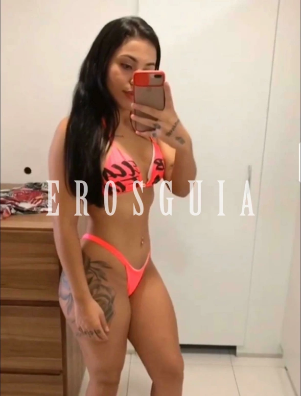 Letícia,  uma acompanhante estilo namoradinha que