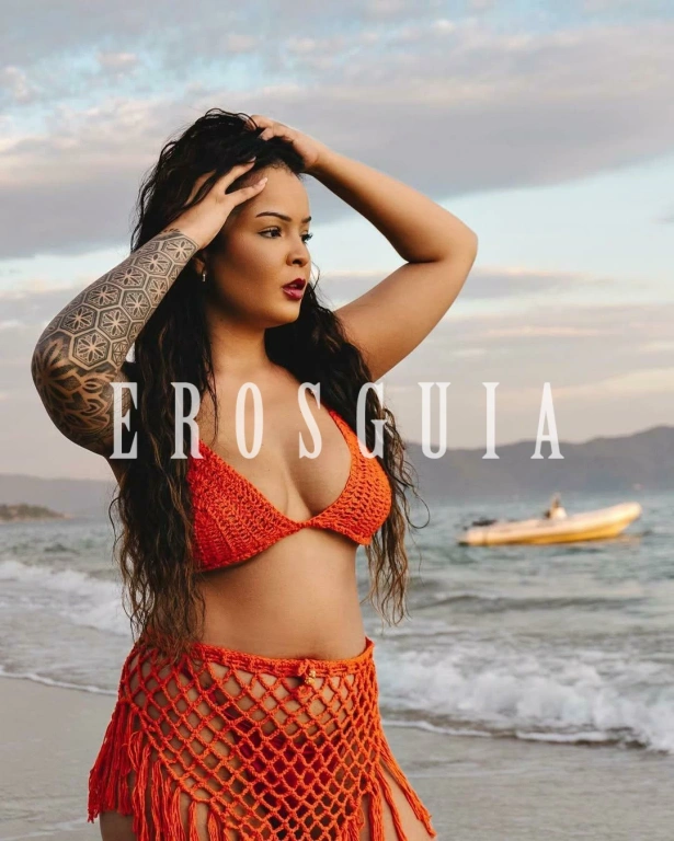 Naomi,  acompanhante brasileira de 25 anos que 