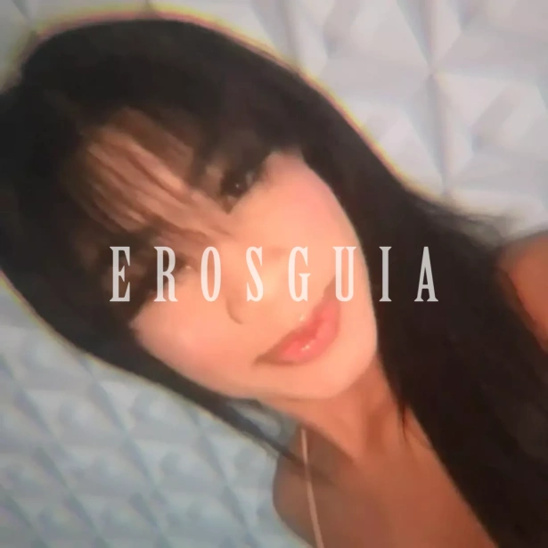 Luisa,  acompanhante travesti brasileira de 18 