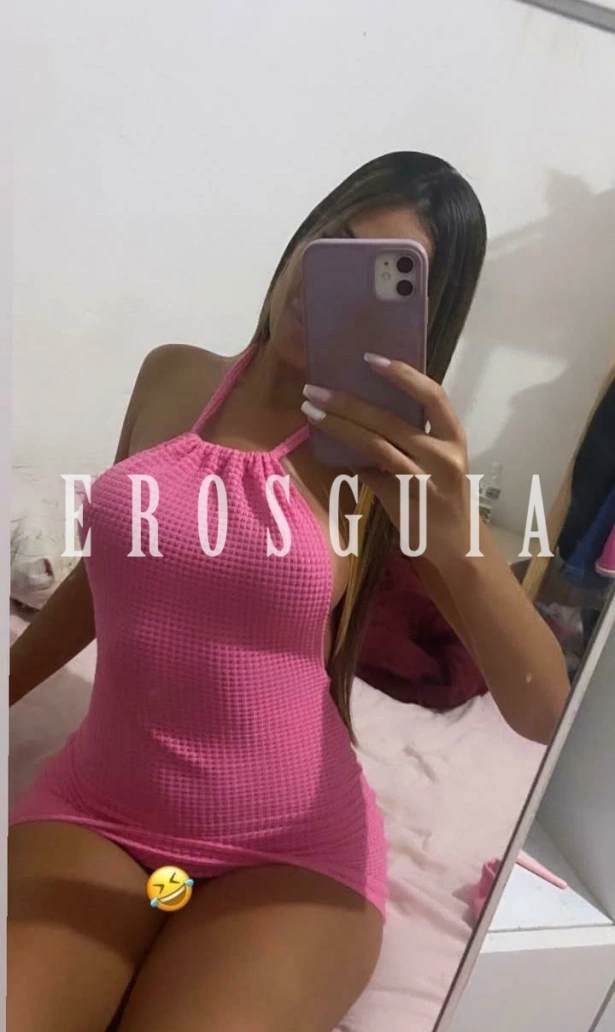 Carla, 35910021618