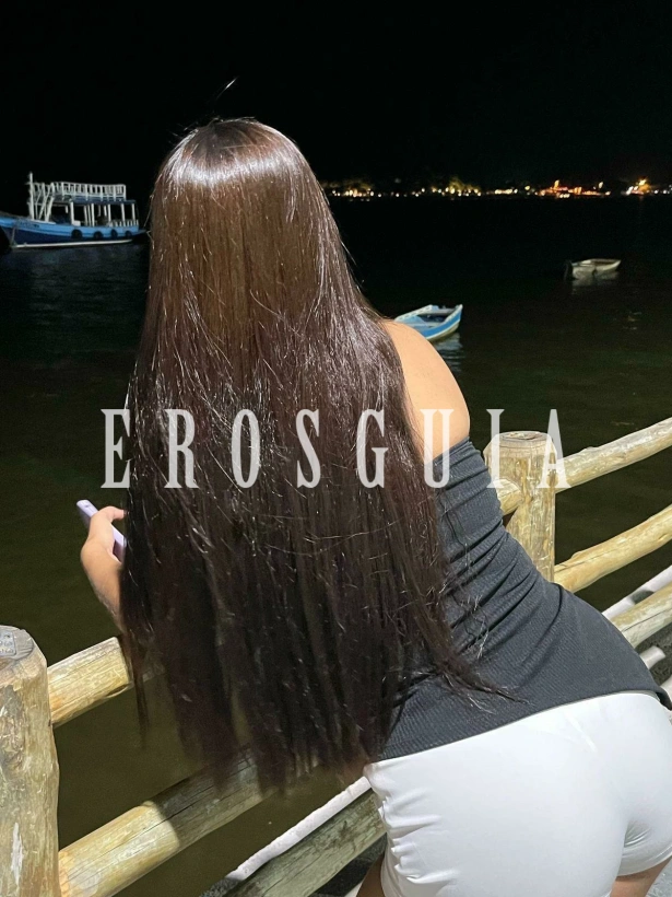 Julia, Prazer, sou uma acom