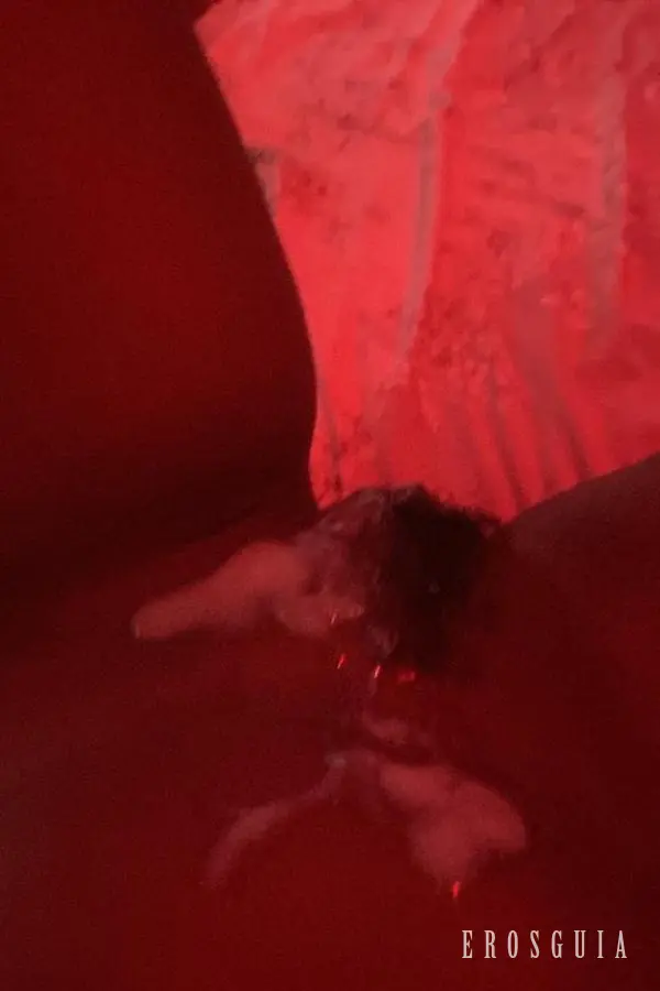 stories-slider-content