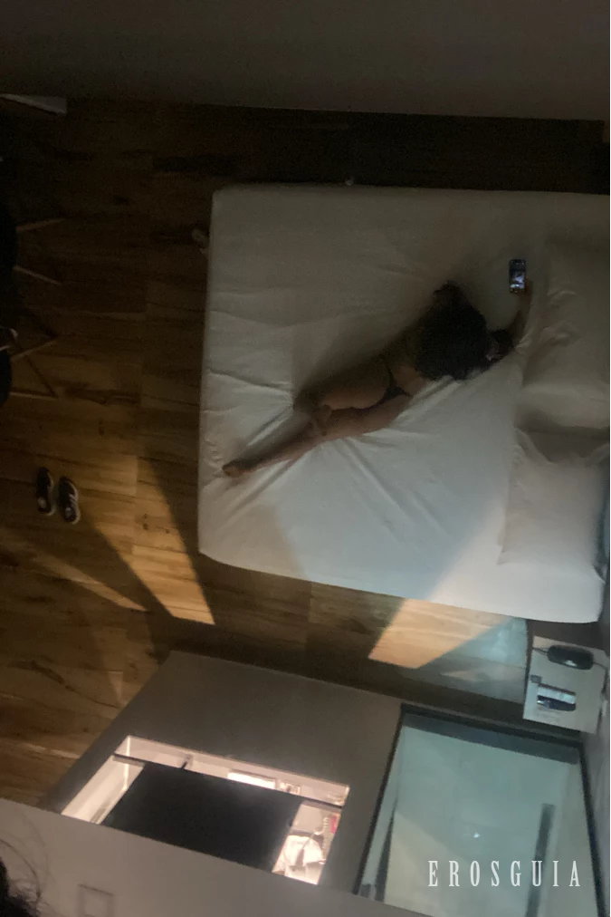 stories-slider-content