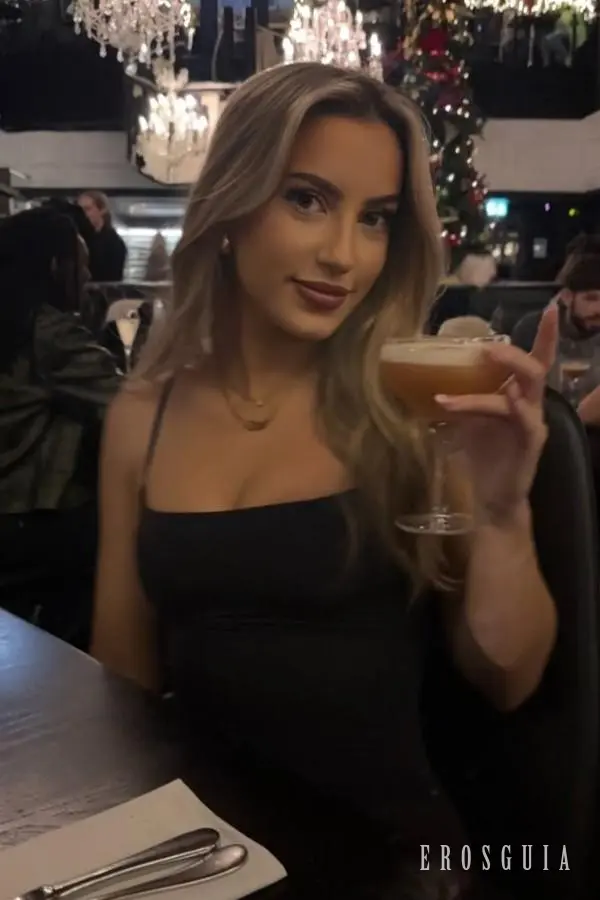 stories-slider-content