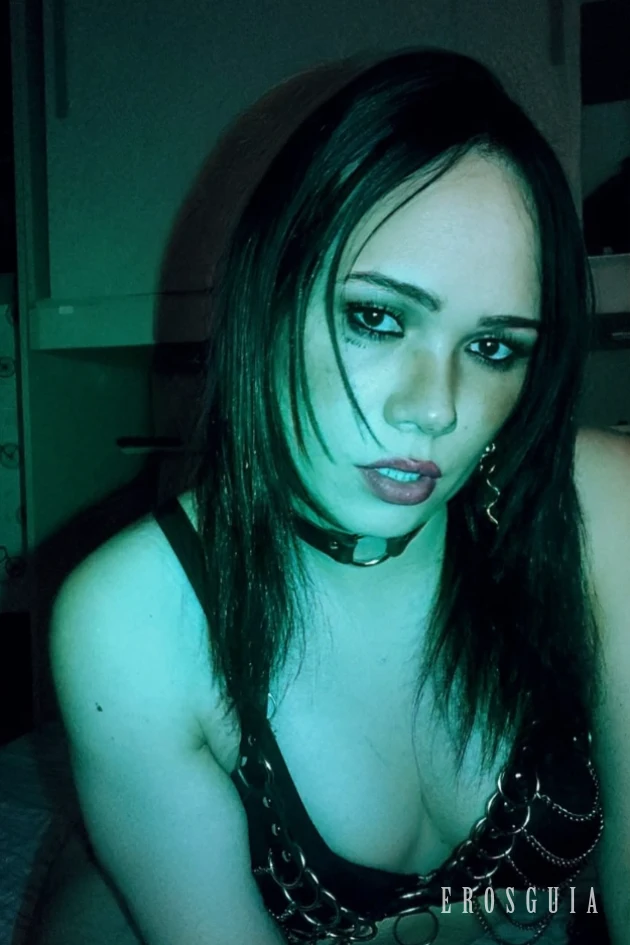 stories-slider-content