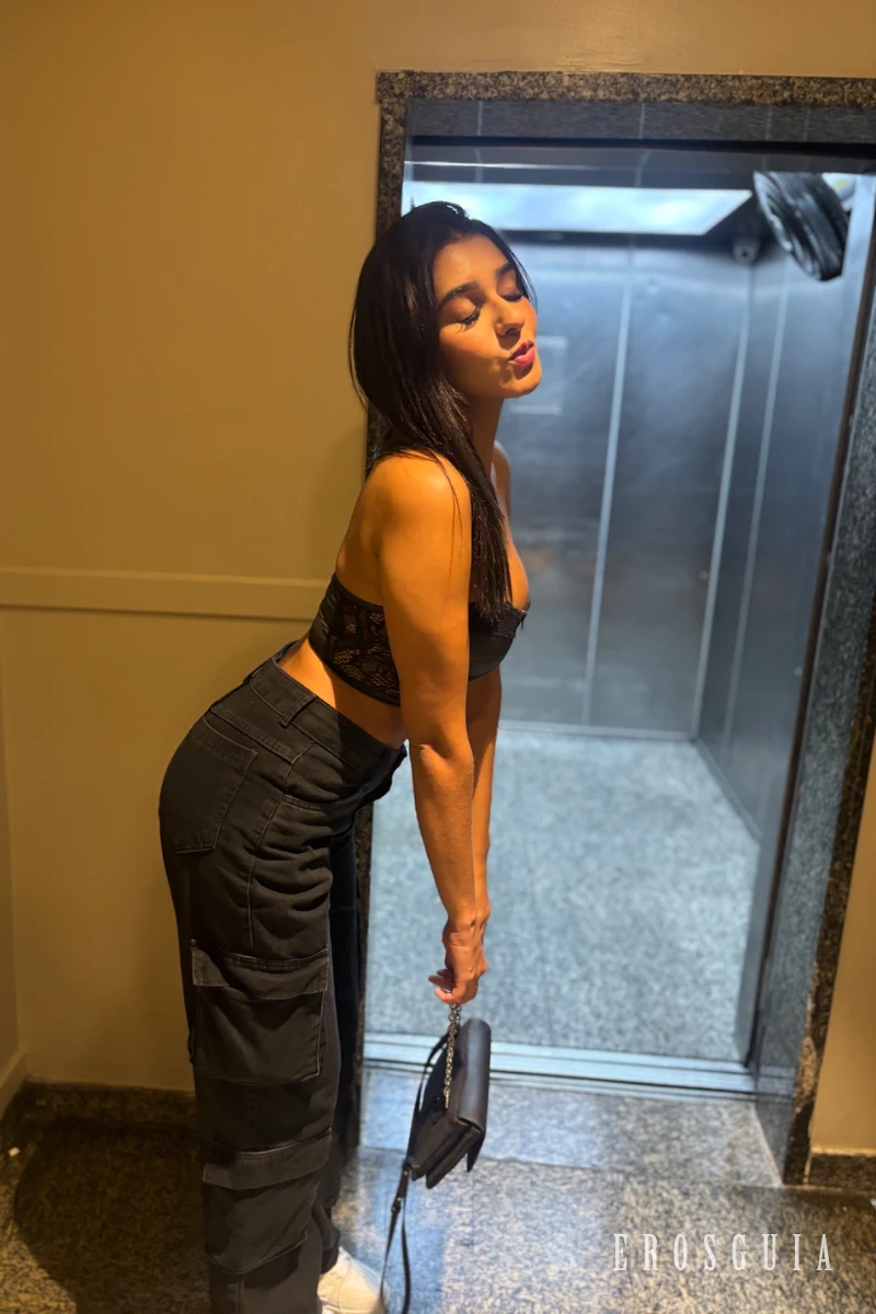 stories-slider-content