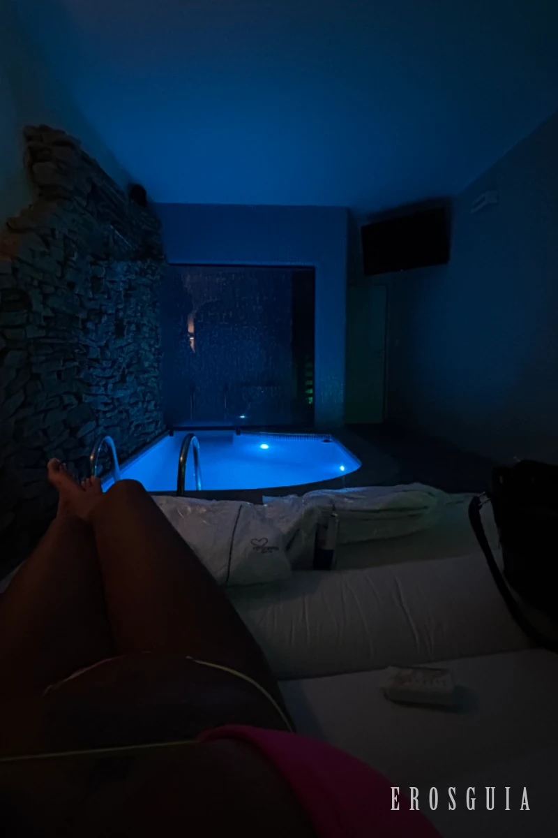 stories-slider-content