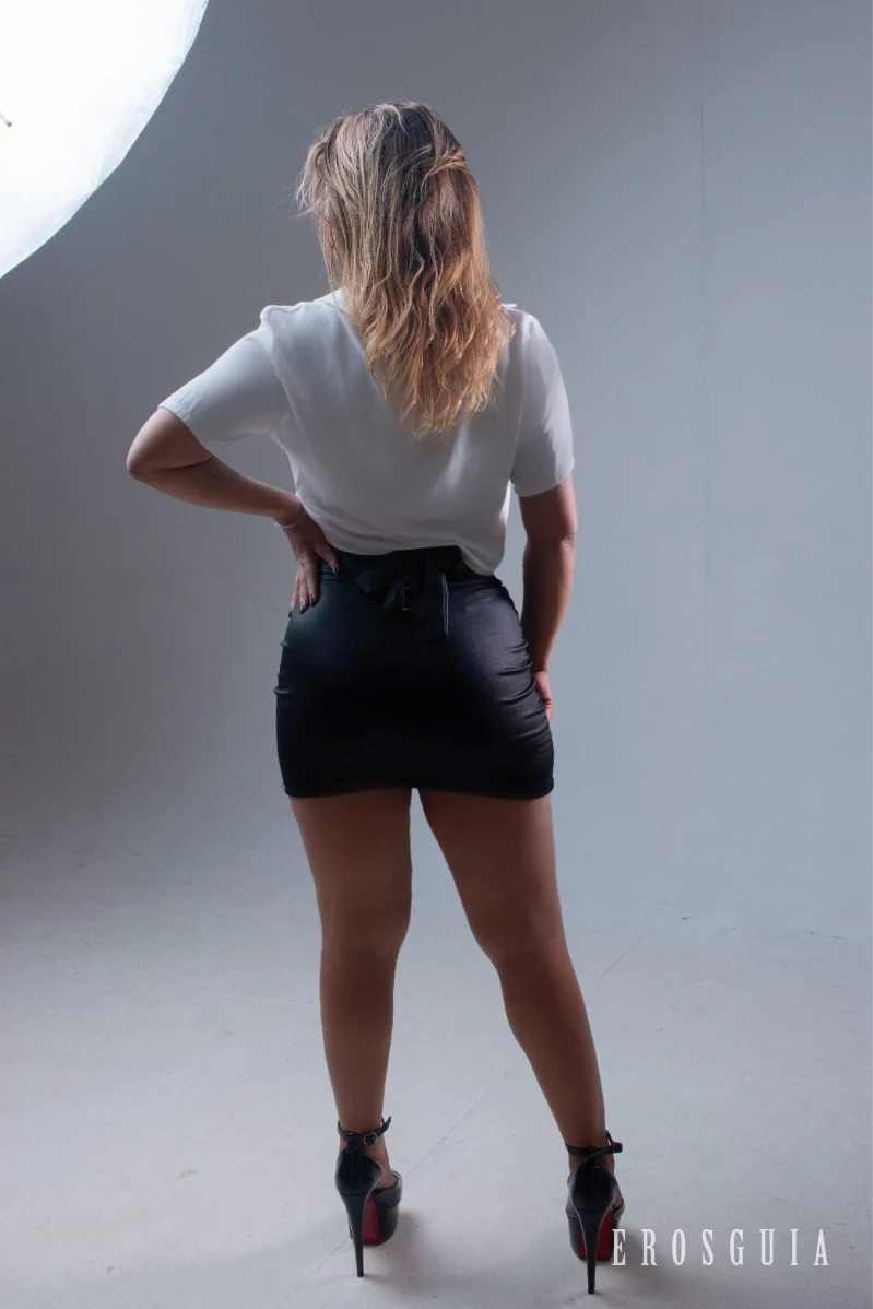 stories-slider-content