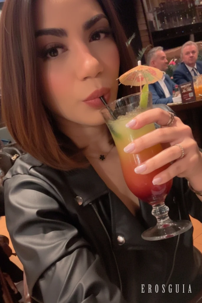 stories-slider-content