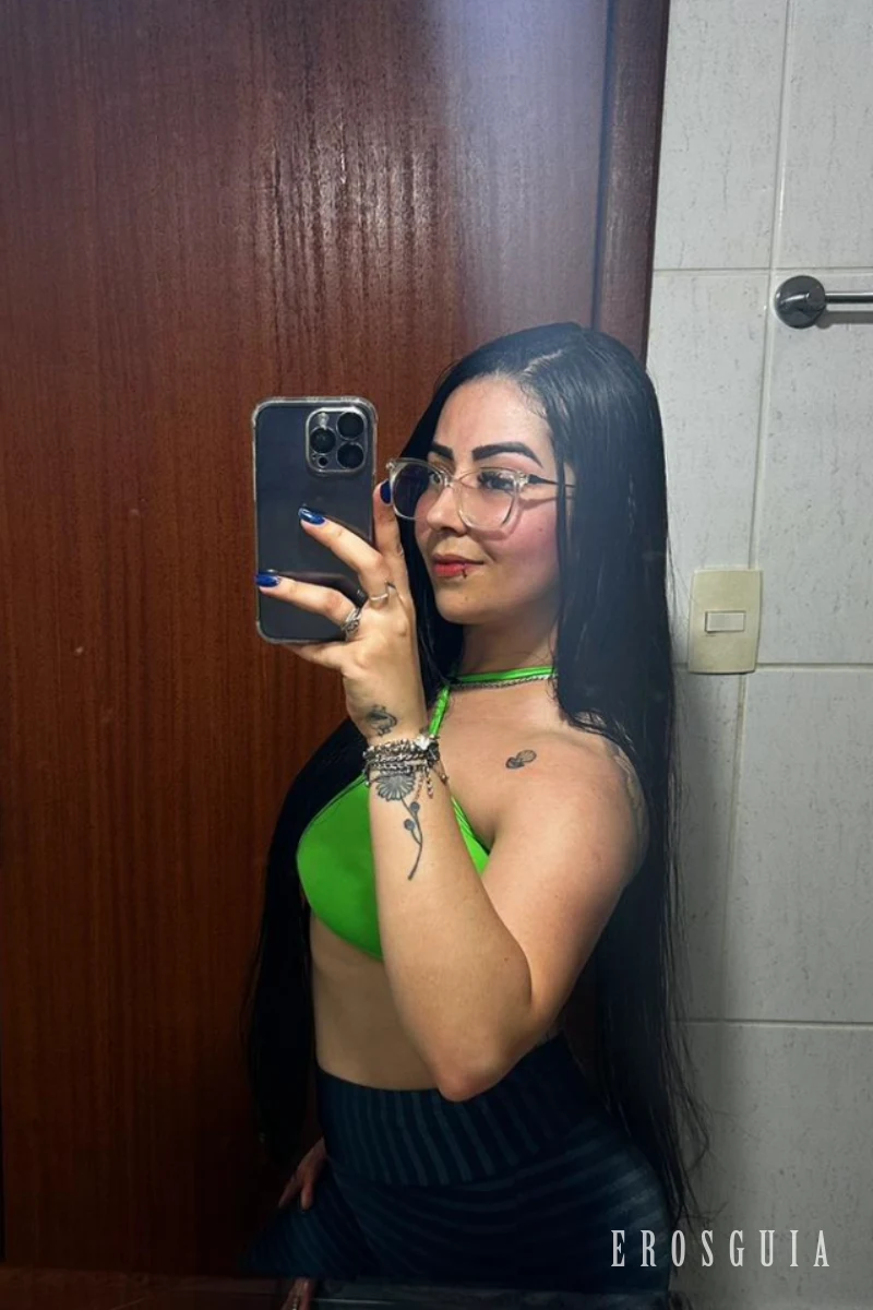 stories-slider-content