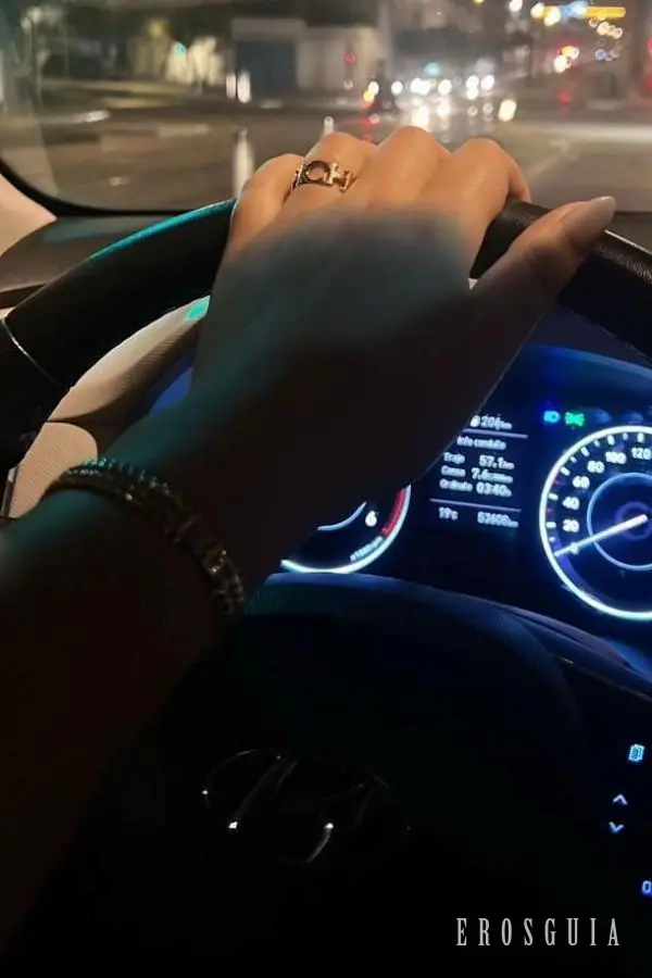 stories-slider-content