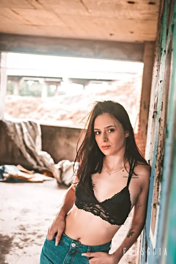 stories-slider-content