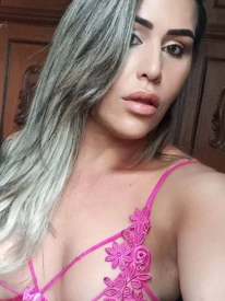 Letícia, travesti em Varginha 35984081097