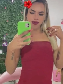 Larissa, travesti em Brasília 61985923365