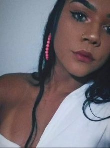 Lui se destaca entre as garotas de programa por sua presença