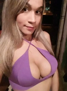 Procurando uma acompanhante? Asheley Emanuel é uma ótima escolha