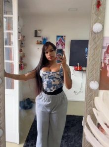 Procurando discrição? Yuna mesquita é a sua garota de programa de confiança