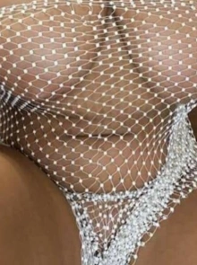 Karol apresenta seu álbum de fotos de acompanhante profissional
