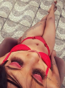 Procurando discrição? Jenny é a sua garota de programa de confiança