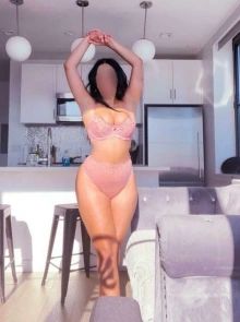 Darlene se destaca entre as garotas de programa por sua presença