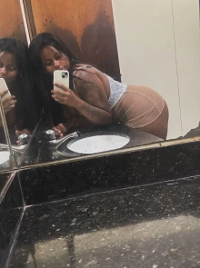 Fotos 100% reais de Agatha bombom, uma das garotas de programa Negra top