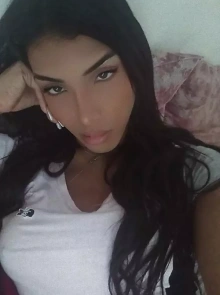Procurando discrição? Angel é a sua garota de programa de confiança