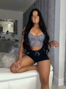 Desfrute de um encontro com Raniele melo, acompanhante em Jardim Goiás verificada