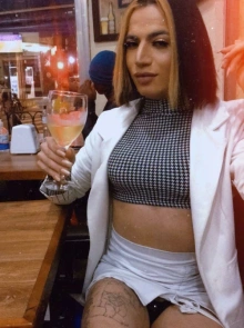 Procurando discrição? Safira é a sua garota de programa de confiança