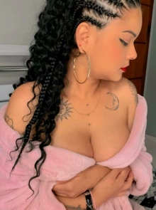 Melissa é a garota de programa ideal para o seu próximo encontro