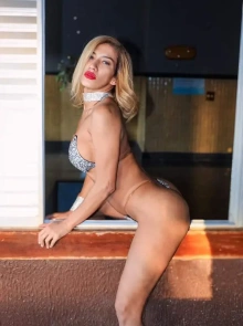 Perfil de Rebecca Magrini, em destaque nos anúncios de acompanhantes de luxo