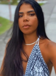 Procurando discrição? Helena é a sua garota de programa de confiança