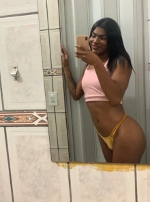 Luiza mirella apresenta seu álbum de fotos de acompanhante profissional