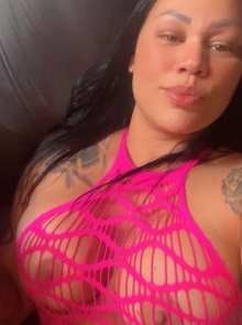 Morena greluda , elegância e discrição entre as acompanhantes Elite