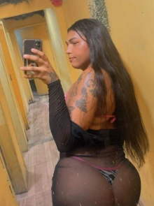 Emmanuelle ribe, elegância e classe como acompanhante independente