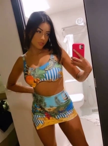 Novinha greluda é a garota de programa ideal para o seu próximo encontro