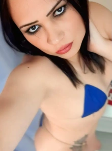 Bonequinha, detalhes e fotos reais desta acompanhante Com local