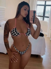 Livia freittas se junta às melhores acompanhantes Ninfeta esta semana