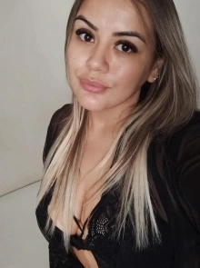 Procurando uma acompanhante? Betty Linz é uma ótima escolha