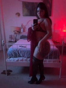 Anna é uma das garotas de programa grandes-mamas em Curitiba mais procuradas