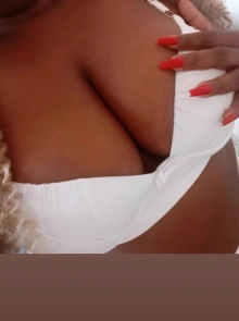 Bombom, uma das melhores acompanhantes Negra em Belo Horizonte com fotos reais