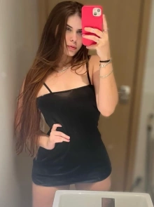 Evelyn está cadastrada no catálogo de acompanhantes de luxo