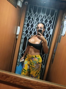 Adele bonequinh é uma das garotas de programa mais procuradas atualmente