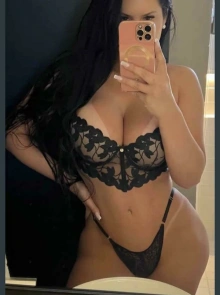 Alessandra se destaca entre as garotas de programa por sua presença