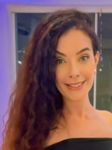 Carol, elegância e discrição entre as acompanhantes Elite