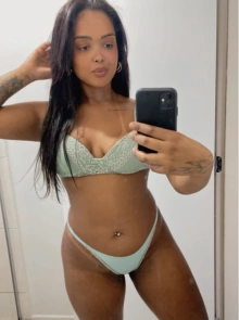 Samara é uma acompanhante de luxo com atendimento exclusivo